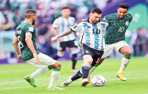 日职联战报：大迫勇也双响，稻垣祥点射建功，名古屋鲸鱼2-2神户胜利船